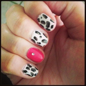 Animal print with blingy accent nail. Stupid top coat smeared my pattern :(