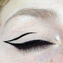 Graphic Eyeliner 