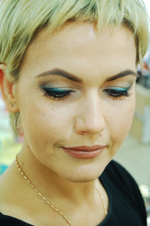 Using Collistar make-up products))
