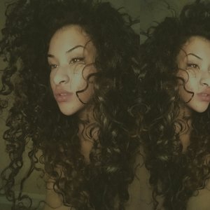a neutral look along with my naturally wild curls (:
IG; mixed_hera