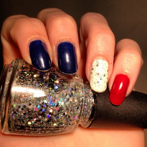 my first (maybe only) 4th of july mani this year. thumb was red as well, then switched up the blue & red on my right hand. 