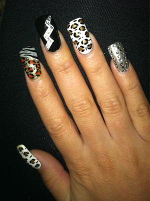 Snooki's New Years Eve Nails.  