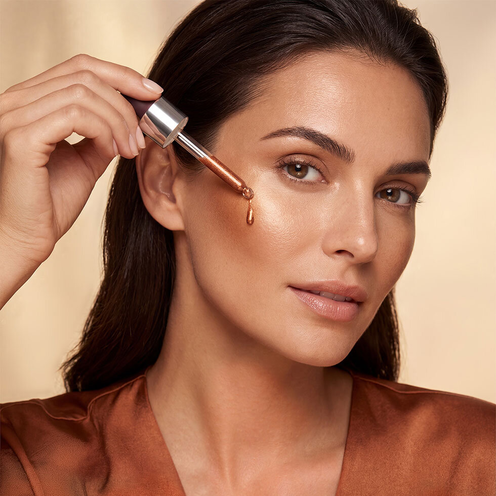 BY TERRY model using the Tea to Tan Golden Glow