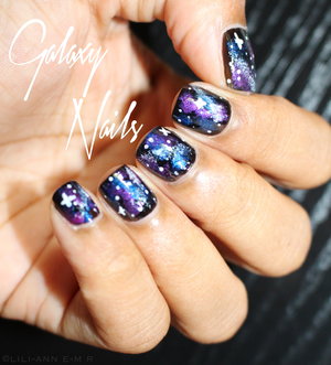 
First attempt at doing galaxy nails ! Wanna know how to achieve this simple mani ? Take a looks on my website http://www.monsieurlili.com ( in "Womanity" )