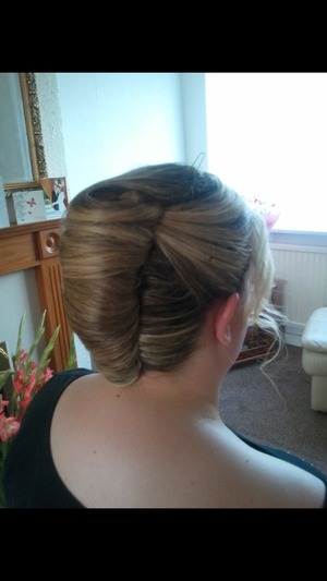 A simple updo for a bridesmaid
