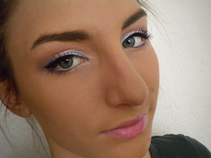 http://missbeautyaddict.blogspot.com/2012/04/pastel-make-up-bonusovka.html