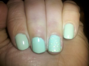 SH Extreme Wear in 'Mint Sorbet' with 'Starry Temptress' on the accent nail