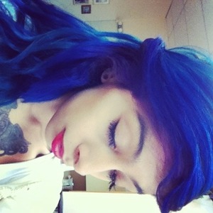 Even though it's a oldie I love my hair in this one ! 💙