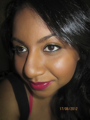 A fun mix of gold liner and pink lips for summer!