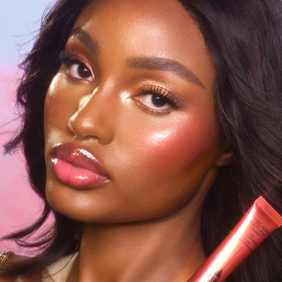Charlotte Tilbury Glowgasm Light Wand in Pinkgasm Sunset
