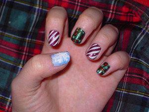My favorite Christmas nail-look, inspired my PiinkSparkles tutorial on youtube. :)