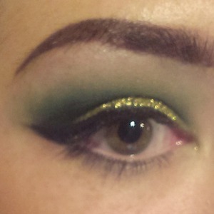 I used fuchsia gold glitter and different shades of green from my crownbrush 88 matte palette