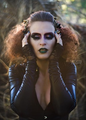 bold make up 

photo credit: Tay Voss Photography