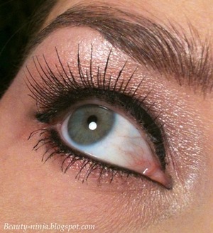 Eyeshadow is an unnamed pink holiday palette by Hard Candy. Lashes are Kardashian Khroma in Blink. 