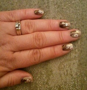Neutral floral nails. 