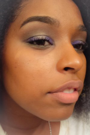 A soft smokey eye using browns, I added a matte purple to my lid and threw some gold right in the center of the lid and blended out! 

follow me on Instagram! @justonen_artisrtry