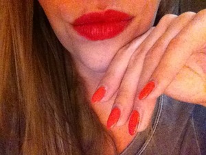 Red lips by MAC - Pink Fusion
Gel colored nails in orange/red