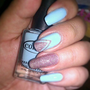 Base coat: Color Club factory girl
Pink glitter: China Glaze hello gorgeous