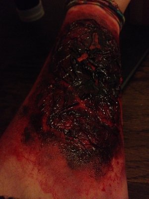 I've tried to make a fake burn/zombie arm :) first time ever with sfx and fake blood :p