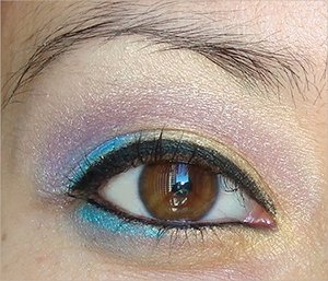 Colourful Eye of the Day
More photos here: http://www.swatchandlearn.com/eye-of-the-day-clown-eyes/