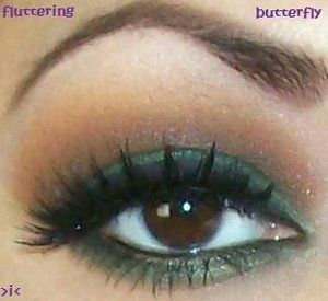 Spring colors inspired by a garden of flowers using my Wet-n-Wild Flora 3 pan palette. flutteringbutterfly23 