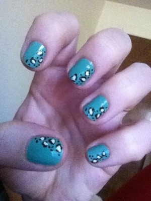First attempt at leopard print with my new nail art brushes! Now to do my other hand... Lol