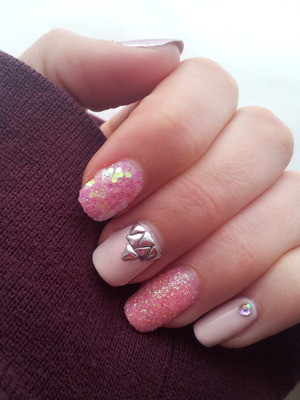 A test of the new franken glitter (index finger) that I created the other day, spring inspired. 