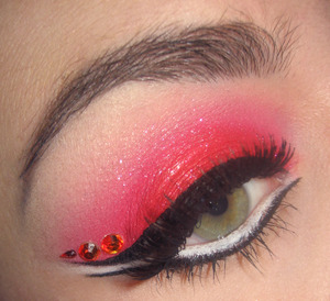 Here is the tutorial for that look : http://www.youtube.com/watch?v=6btJHtkpsLY