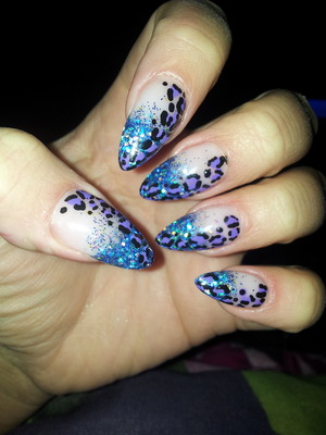 blue glitter with purple leopard.... stiletto shape
products used: nsi acrylic system