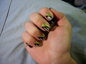 EVEN MORE nail art! Sally Hansen's Ivy League and NYC Flat Iron Green. <3<3