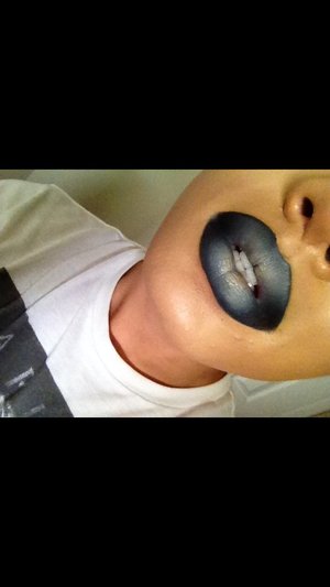 Black liner to line lips
NYX jumbo pencil in milk in the center
MAC Ricepaper eyeshadow in the center. 