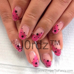 DETAILS AT:   http://fingertipfancy.com/pink-diagonal-glitter-black-nails
