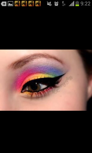Colourfull eyes. Perfect for a party! <3 
