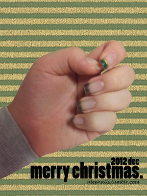 CHRISTMAS TIME IS HERE

simplicity.


Christmas nails don’t have to be over the top fancy, but simple and elegant. An overall brown/gray-ish glitter (OPI: HLD18) with a green and gold french nails. Chose colors that remind you of a childhood Christmas ribbons (: 

@nleenails