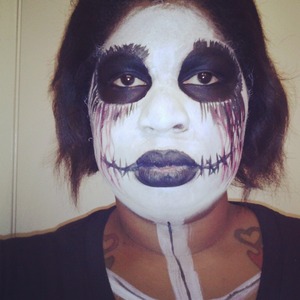I used white face paint from Halloween store
Nxy gel liner in pot its called jet black