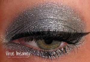 Virus Insanity eyeshadow, Chain.
www.virusinsanity.com