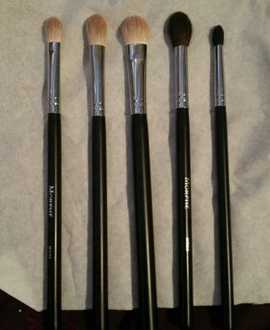 Morphe M332 Domed Fluffy Crease Brush