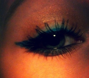 Blue eyeliner: bourjois liner clubbing in Electro blue :) 