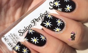 Daisy Flower Nail Tutorial by The Crafty Ninja