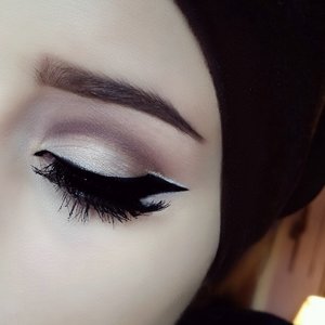 www.instagram.com/makeupbymiiso 
