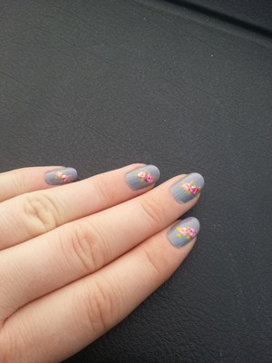 My brothers girlfriends nails! Love them! :-) what are you think?