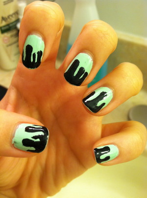 Pretty messy drip nails attempt -_-
Looked more like Frankenstein than drips...
Colors: Sally Hansen Mint Sorbet, Sally Hansen Black Out