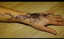 Henna application on hand: Simple design for beginners