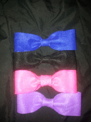 Four of the hair bows i have been making lately, i absolutly love them and are quick to make and hair super cute.