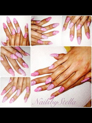 Almond shaped nails! Pretty pink with nail art ;)