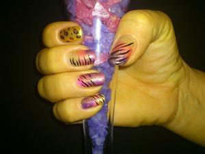 Very easy and simple.
sponge and nail polish and that's it :-)