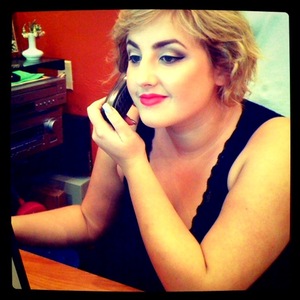 kristina the beautiful receptionist/assistant <333 did her makeup 
