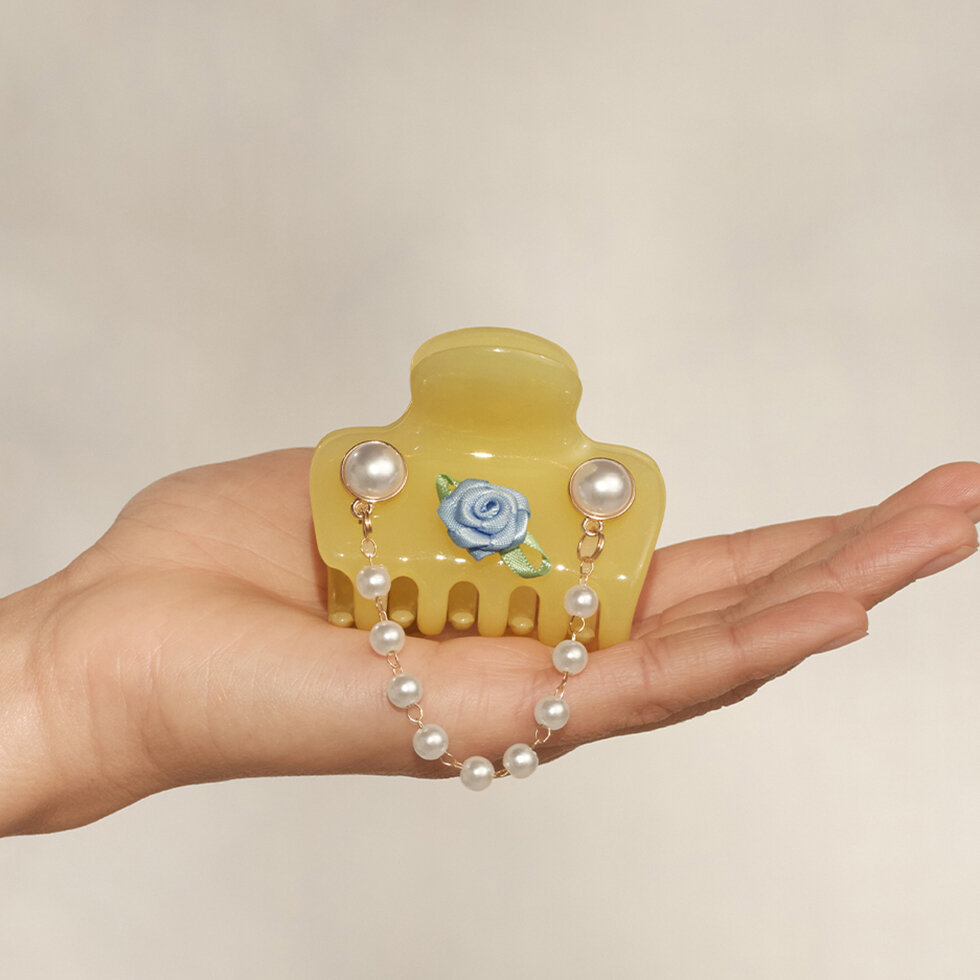 Kitsch Kitschpop Coastal Cottage Cloud Clip Set