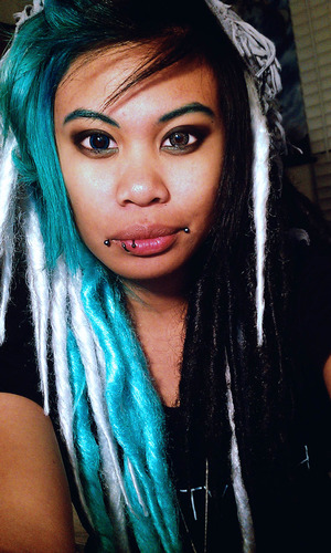 I can't help it, I've just been too obsessed with dreads and long hair lately. 