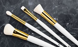 The 4 Travel-Friendly Makeup Brushes on Wayne Goss’ Packing List